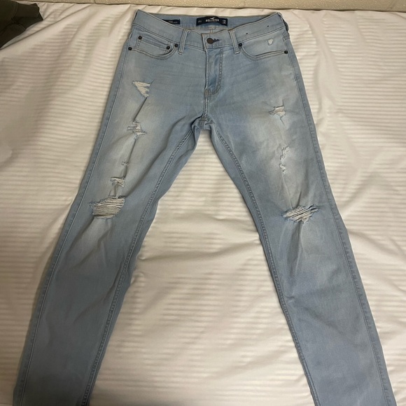 Ripped Light Hollister Skinny Jeans - Picture 3 of 4